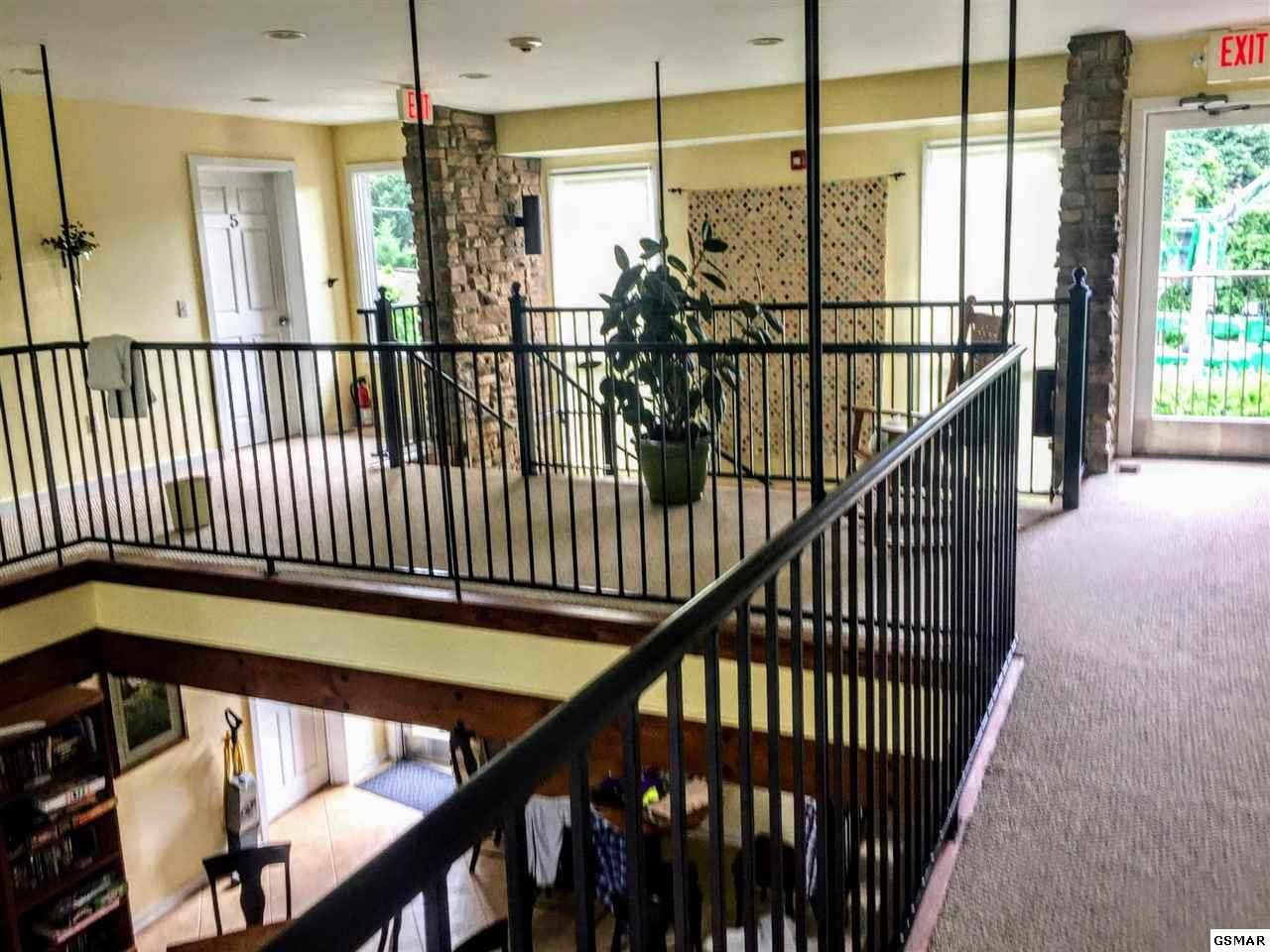 425 Stuart Ln, Gatlinburg, TN 37738
